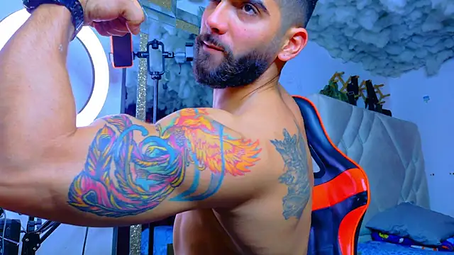 Rich boy01 online show from April 18, 2026, 6:43 pm