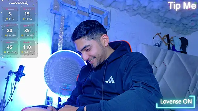 Rich boy01 online show from November 4, 2025, 7:39 pm