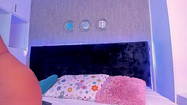 LexiIeAdams online show from March 6, 2025, 2:08 pm