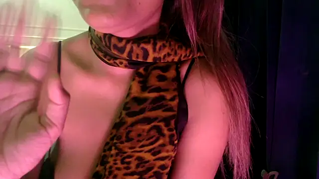 Snapshot of chhui_mui chatting on March 10, 2026, 6:01 pm chhui mui online show from March 10, 2026, 6:01 pm