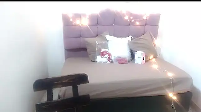 Snapshot of Suxxxy_ chatting on March 13, 2025, 3:50 pm Suxxxy online show from March 13, 2025, 3:50 pm