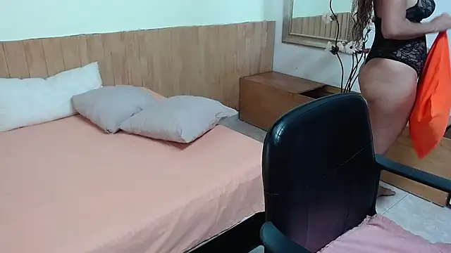 Snapshot of Suxxxy_ chatting on September 14, 2025, 2:17 pm Suxxxy online show from September 14, 2025, 2:17 pm