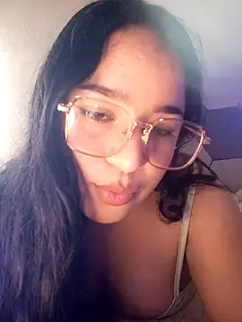 Leslydeleon23 online show from May 1, 2026, 10:15 pm