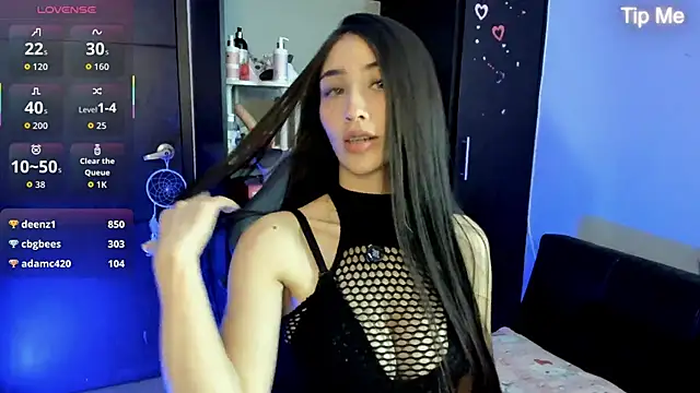 Emilytafur online show from June 14, 2026, 2:24 am