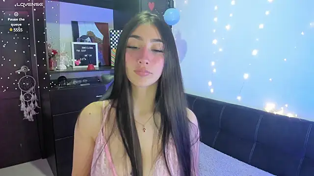 Emilytafur online show from February 12, 2025, 12:48 am