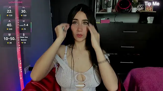 Emilytafur online show from March 28, 2026, 5:14 pm