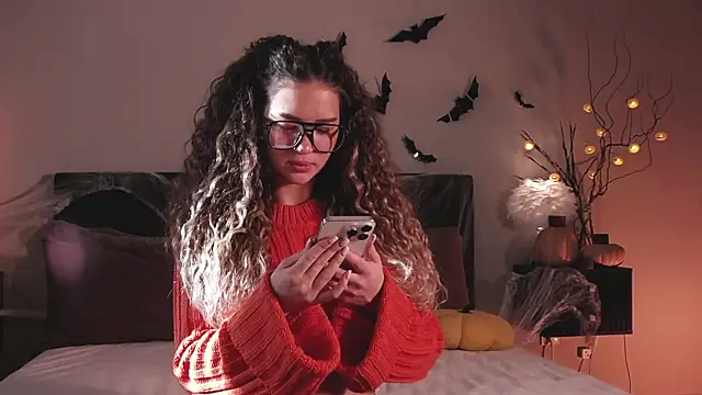 Snapshot of Denise_Garciia chatting on October 31, 2025, 12:24 pm Denise Garciia online show from October 31, 2025, 12:24 pm