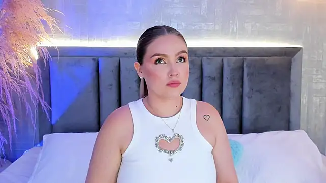 Snapshot of GaiaBaker chatting on November 4, 2025, 4:44 pm GaiaBaker online show from November 4, 2025, 4:44 pm