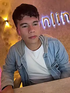 Snapshot of Logan_smith1 chatting on January 9, 2026, 8:32 am Logan smith1 online show from January 9, 2026, 8:32 am