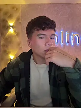 Snapshot of Logan_smith1 chatting on February 3, 2026, 5:49 am Logan smith1 online show from February 3, 2026, 5:49 am