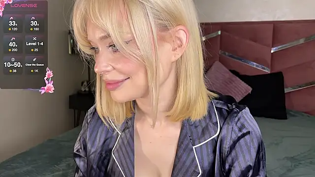 dollfromvenus online show from October 6, 2025, 2:18 pm