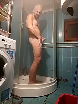 Snapshot of GrofLicno chatting on December 18, 2025, 11:19 pm GrofLicno online show from December 18, 2025, 11:19 pm