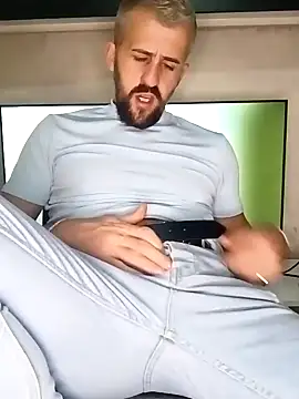 Snapshot of GrofLicno chatting on November 17, 2025, 7:07 pm GrofLicno online show from November 17, 2025, 7:07 pm