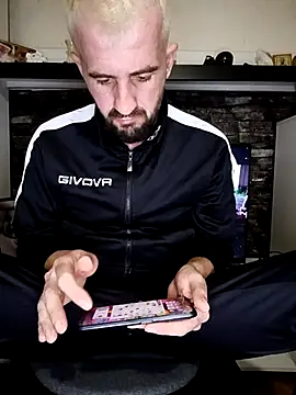 Snapshot of GrofLicno chatting on February 27, 2026, 4:40 pm GrofLicno online show from February 27, 2026, 4:40 pm