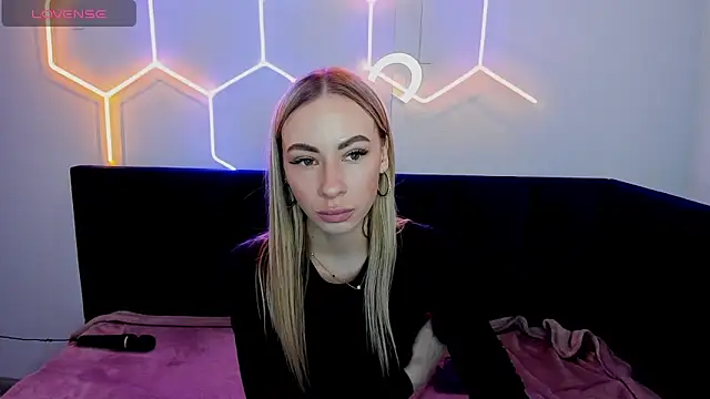 Snapshot of Diana_Garrett chatting on February 8, 2025, 8:42 am Diana Garrett online show from February 8, 2025, 8:42 am