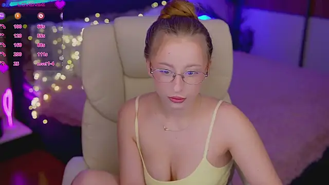 Snapshot of SilverrMoon chatting on November 13, 2025, 9:35 am SilverrMoon online show from November 13, 2025, 9:35 am