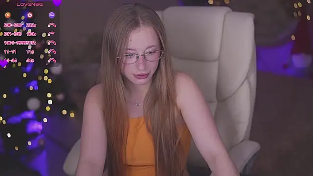 Snapshot of SilverrMoon chatting on December 15, 2025, 7:52 pm SilverrMoon online show from December 15, 2025, 7:52 pm