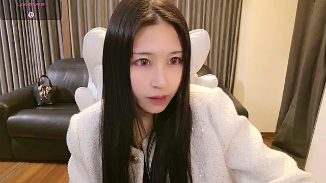 -satomi-jp online show from February 5, 2026, 2:13 pm