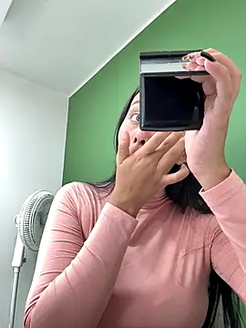 Snapshot of iiris_ chatting on November 25, 2025, 3:23 pm iiris online show from November 25, 2025, 3:23 pm