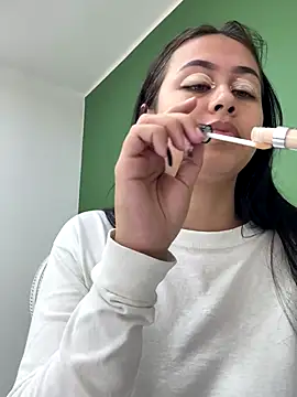 Snapshot of iiris_ chatting on November 26, 2025, 3:23 pm iiris online show from November 26, 2025, 3:23 pm