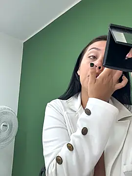 Snapshot of iiris_ chatting on November 12, 2025, 2:54 pm iiris online show from November 12, 2025, 2:54 pm