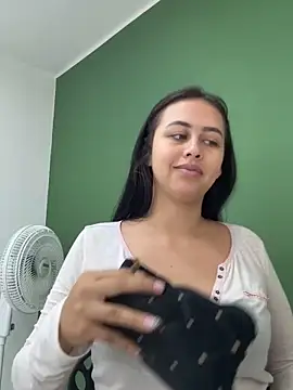 Snapshot of iiris_ chatting on November 19, 2025, 4:07 pm iiris online show from November 19, 2025, 4:07 pm