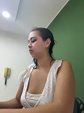 Snapshot of iiris_ chatting on October 28, 2025, 2:38 pm iiris online show from October 28, 2025, 2:38 pm