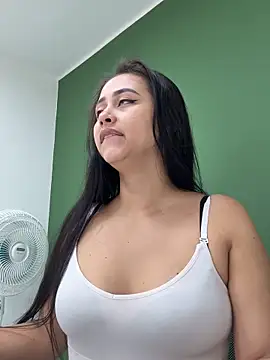 Snapshot of iiris_ chatting on November 18, 2025, 2:42 pm iiris online show from November 18, 2025, 2:42 pm