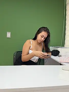 Snapshot of iiris_ chatting on October 27, 2025, 2:29 pm iiris online show from October 27, 2025, 2:29 pm