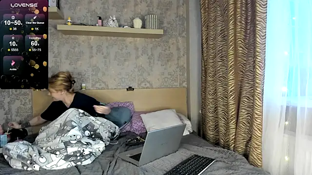 Snapshot of purebeautie13 chatting on January 16, 2025, 10:10 am purebeautie13 online show from January 16, 2025, 10:10 am