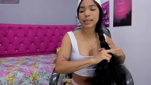 Snapshot of ximena_ruiz18 chatting on November 23, 2025, 12:48 pm ximena ruiz18 online show from November 23, 2025, 12:48 pm