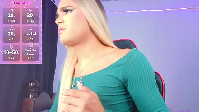 Snapshot of AllisonsweetZ chatting on December 15, 2025, 9:20 pm AllisonsweetZ online show from December 15, 2025, 9:20 pm