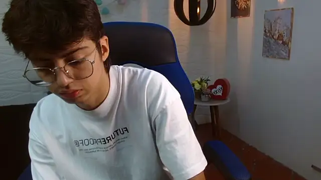 jhoellx online show from September 14, 2025, 1:22 pm