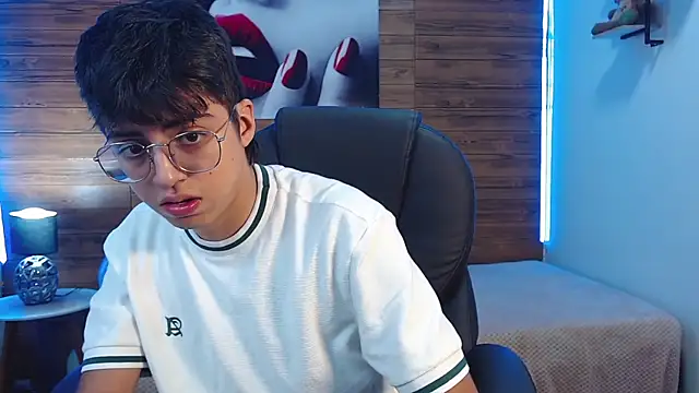 jhoellx online show from October 15, 2025, 7:55 pm