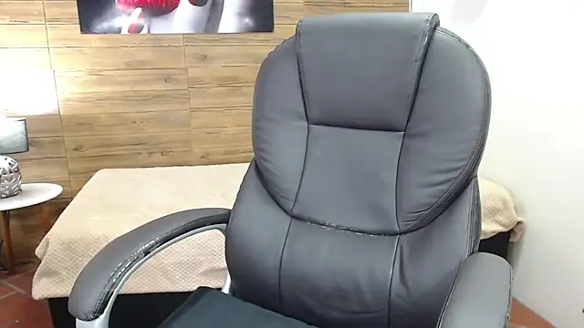 jhoellx online show from October 7, 2025, 7:48 pm