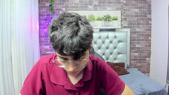 jhoellx online show from October 17, 2025, 9:16 pm