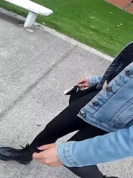 Snapshot of sophie_banger chatting on November 14, 2025, 7:28 pm sophie banger online show from November 14, 2025, 7:28 pm