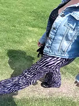 sophie banger online show from December 16, 2025, 5:28 pm