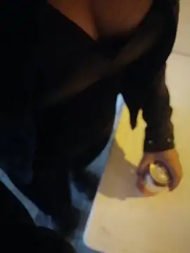 Snapshot of sophie_banger chatting on December 13, 2025, 8:04 pm sophie banger online show from December 13, 2025, 8:04 pm