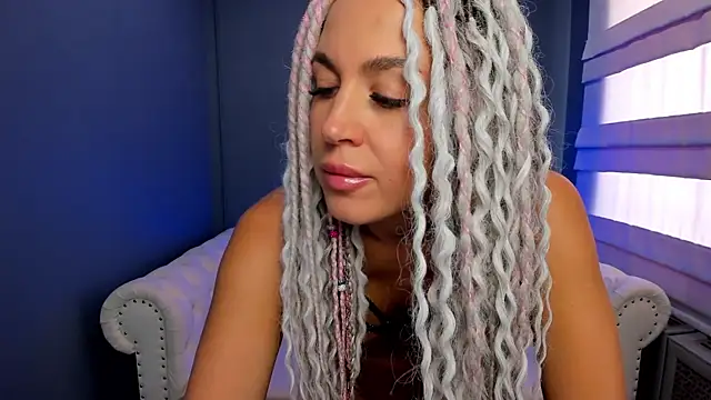 rock n roxy online show from March 13, 2025, 3:44 am