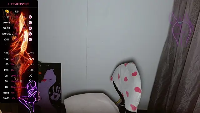 Snapshot of TRIXIE_TANG28 chatting on February 15, 2025, 2:26 am TRIXIE TANG28 online show from February 15, 2025, 2:26 am