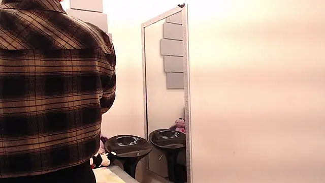 eva twiss online show from April 18, 2026, 7:07 pm