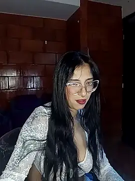 Snapshot of Raven__purple chatting on February 5, 2025, 2:29 am Raven purple online show from February 5, 2025, 2:29 am