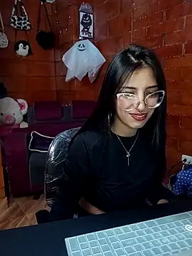 Snapshot of Raven__purple chatting on March 9, 2025, 2:39 am Raven purple online show from March 9, 2025, 2:39 am