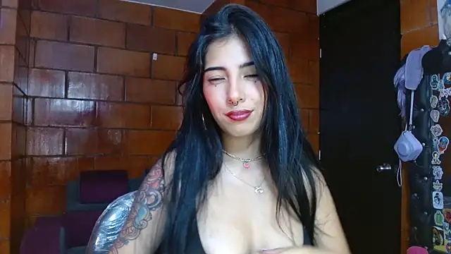 Snapshot of Raven__purple chatting on February 6, 2025, 12:54 am Raven purple online show from February 6, 2025, 12:54 am