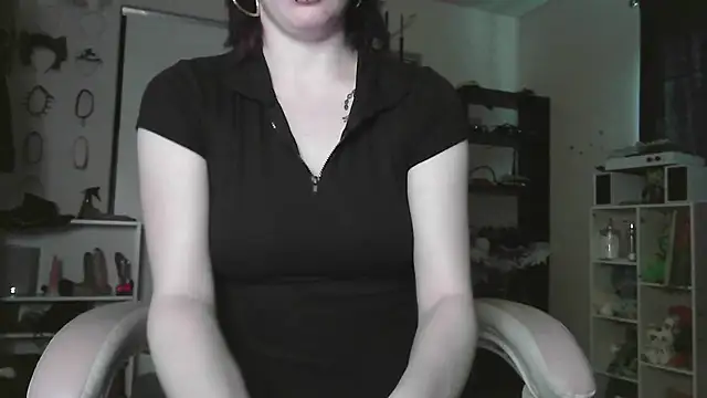 Snapshot of GoddessPinxx chatting on June 1, 2026, 9:03 pm GoddessPinxx online show from June 1, 2026, 9:03 pm