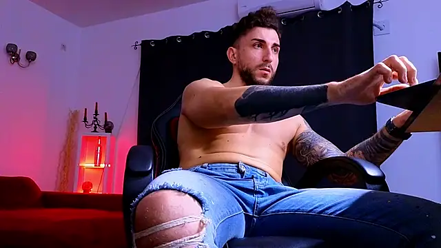 Snapshot of MightyAaron66 chatting on November 11, 2025, 3:29 pm MightyAaron66 online show from November 11, 2025, 3:29 pm