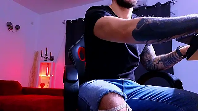 Snapshot of MightyAaron66 chatting on October 31, 2025, 3:25 am MightyAaron66 online show from October 31, 2025, 3:25 am