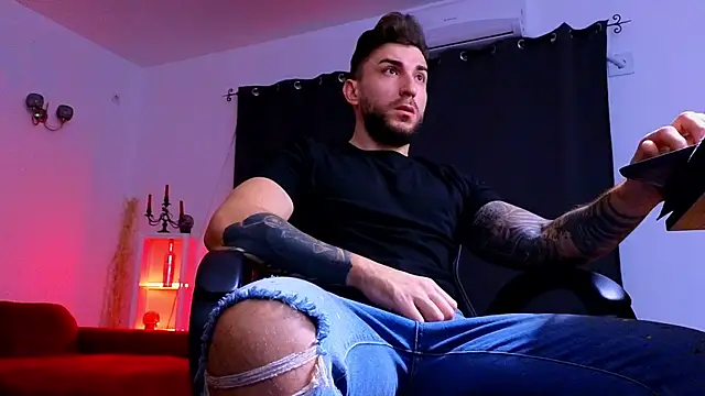 Snapshot of MightyAaron66 chatting on November 3, 2025, 4:07 am MightyAaron66 online show from November 3, 2025, 4:07 am