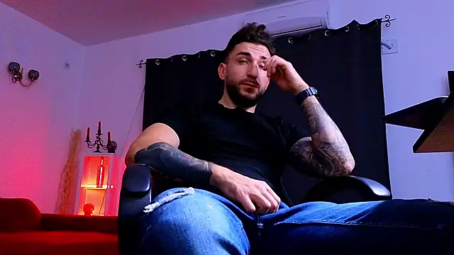 Snapshot of MightyAaron66 chatting on November 12, 2025, 4:49 am MightyAaron66 online show from November 12, 2025, 4:49 am